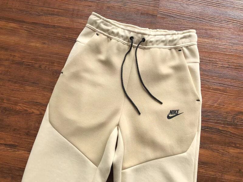 Nike Tech Fleece Cream – Image 3